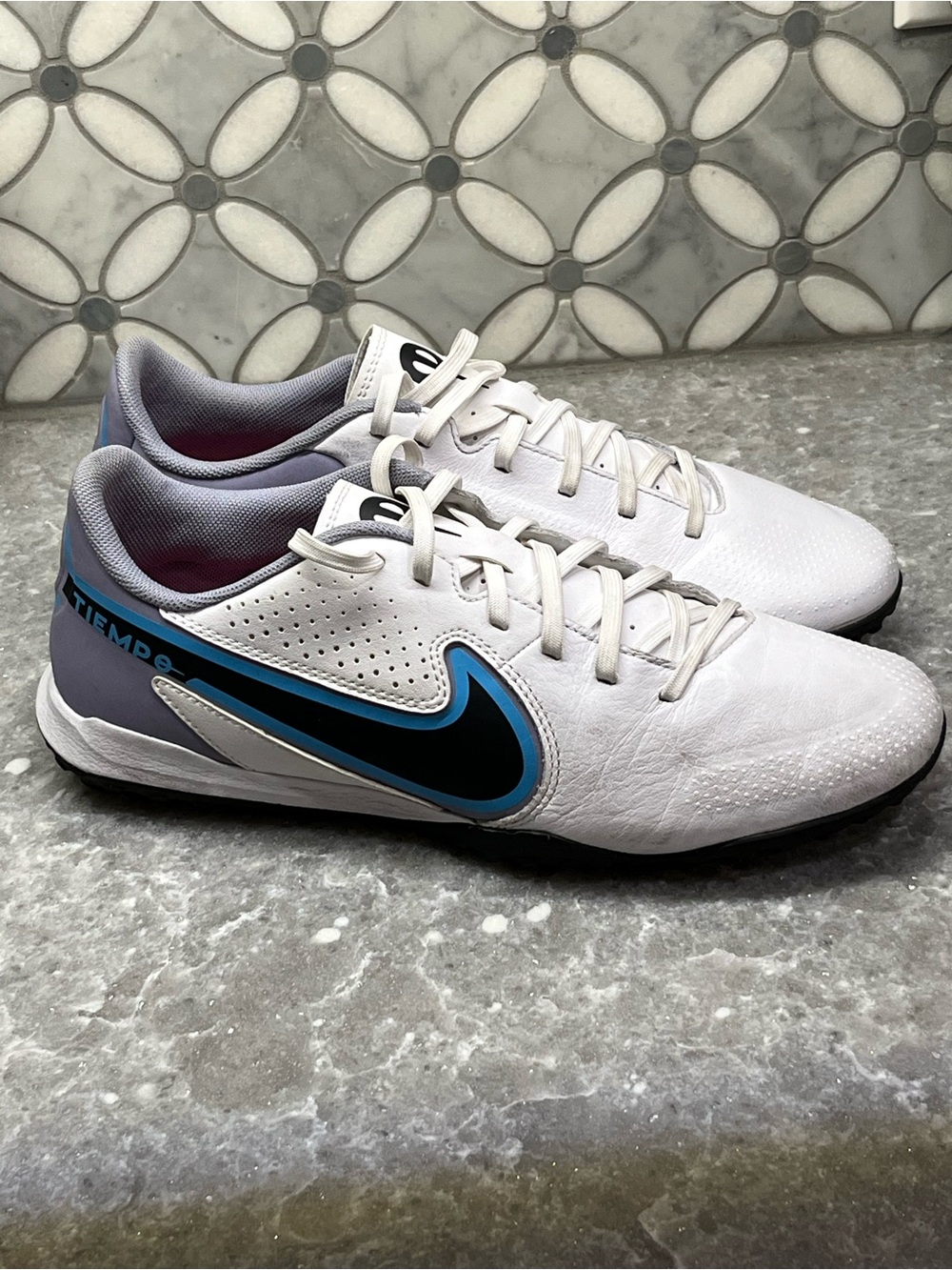 Nike White Black Blue Tiempo Men's Indoor Soccer Shoes- Sz 9- Hardly Used